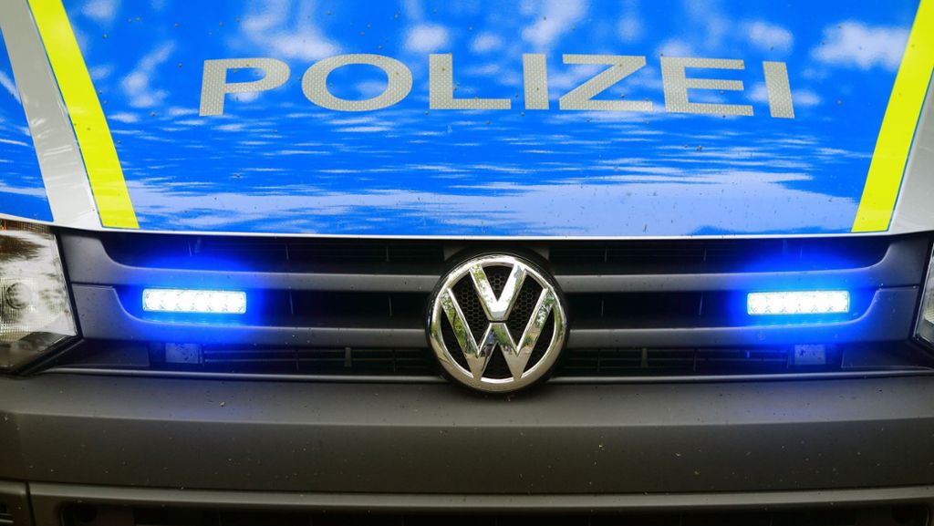 Baden-Württemberg: 20-Jährige verbrennt in ihrem Auto