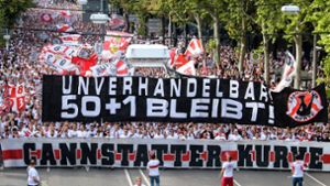 Auch die Ultras des VfB Stuttgart machen sich für die Beibehaltung der 50+1-Regel im deutschen Profi-Fußball stark. Foto: dpa