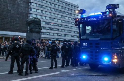 Nach den Ausschreitungen in Chemnitz hat Bundesinnenminister Horst Seehofer (CSU) Sachsen Polizeiunterstützung des Bundes angeboten. Foto: dpa-Zentralbild