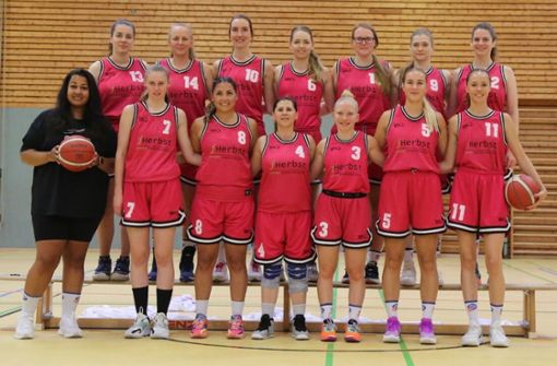 Die Frauen wollen hoch hinaus: Die Oberliga-Mannschaft des TSV Malmsheim mit Trainerin Lisa Bonds (li.) Foto: privat