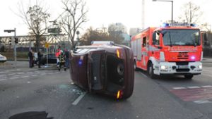 Ein Auto hat sich bei dem Unfall in Stuttgart-Münster überschlagen. Foto: 7aktuell.de/Frank Herlinger