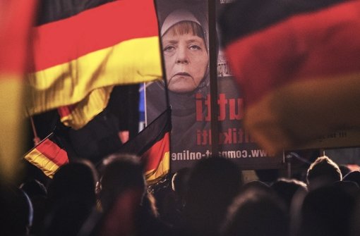 Die Kundgebung der rechtskonservativen AfD in Erfurt hat nach den Terroranschlägen von Paris mehr Zulauf bekommen. Foto: AP