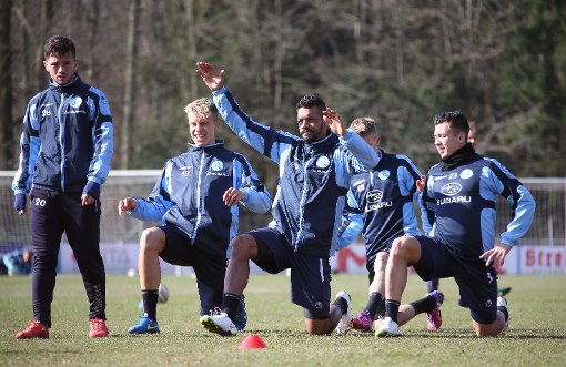 Die Stuttgarter Kickers im Training vor dem Spiel bei Hansa Rostock.  Foto: Pressefoto Baumann
