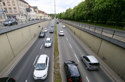 Rund 70 000 Fahrzeuge fahren täglich über die B 27 in Ludwigsburg. Foto: Archiv/Simon Granville