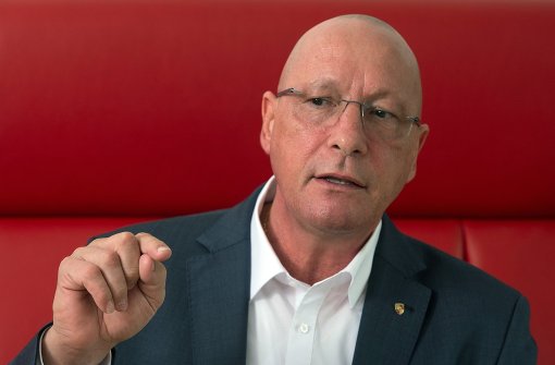 Porsche-Betriebsratschef Uwe Hück kritisiert die einzige Kandidaten für den SPD-Chefsessel Leni Breymaier. Foto: dpa