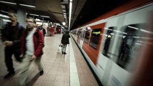 Die Tat geschah in einer S-Bahn der Linie S1. (Symbolbild) Foto: Leif Piechowski /PPfotodesignJunge Frau unsittlich berührt – Polizei sucht Zeugen