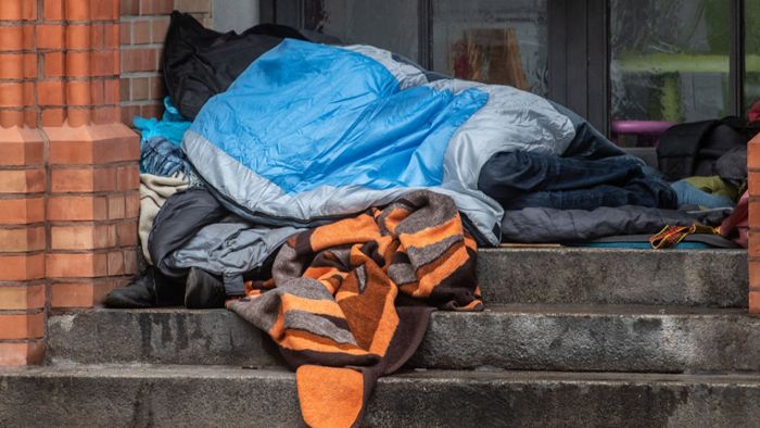 Frau verhindert Angriff auf Obdachlosen
