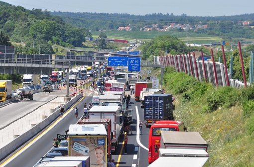 Wenn’s mal wieder länger dauert: Am Wochenende wird es wohl wieder voll werden auf den Autobahnen rund um Stuttgart. Foto: Andreas Rosar