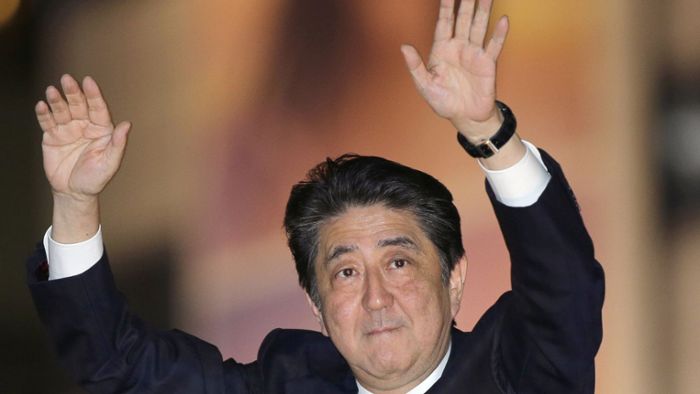Haushoher Wahlsieg für Shinzo Abe