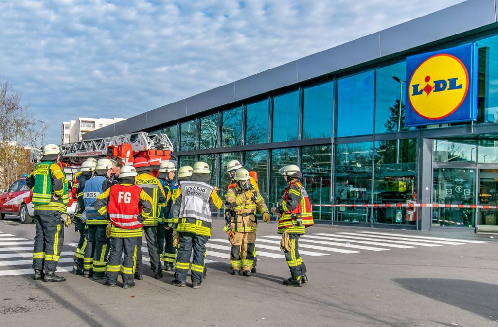 Ein Großaufgebot der Feuerwehr evakuierte eine Lidl-Filiale in Böblingen.
