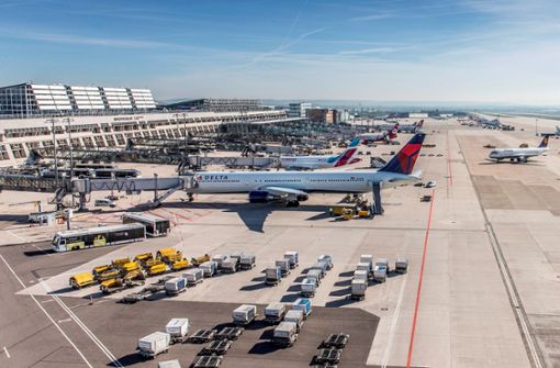 Vom Manfred-Rommel-Flughafen in Stuttgart werden an diesem Freitag viele in den Urlaub starten. Foto: SDMG