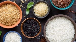 Im Supermarkt gibt es unterschiedliche Reissorten zu kaufen. Foto: kuvona/Shutterstock.com
