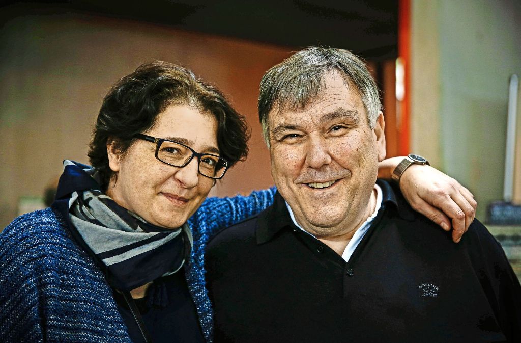 Uta Kutzli (52), Selbstständig, Tuttlingen, mit Ehemann Hans-Dieter: „Wir haben einen 3er BMW von 1983, den wir damals von der Mutter meines Mannes übernommen haben. Hier sind wir zum zweiten Mal, aus allgemeinem Interesse. Es fällt auf, dass die Preise im Moment oben sind.“