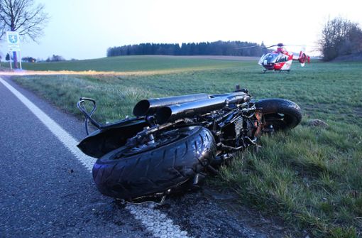 Der 18-Jährige verlor zwischen Lenningen und Gutenberg die Kontrolle über sein Motorrad. (Symbolfoto) Foto: dpa