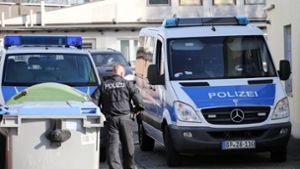 Bei einer groß angelegten Durchsuchungsaktion hat die Polizei im Kreis Ludwigsburg  mehrere Jugendliche festgenommen (Symbolbild). Foto: dpa/Bodo Marks