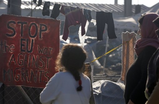 Flüchtlinge im griechischen Idomeni protestieren gegen die Politik der EU. Foto: AP
