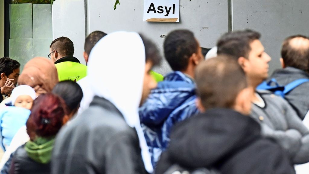 Flüchtlinge in Baden-Württemberg: Flüchtlingsstrom geht zurück – Land schiebt verstärkt ab