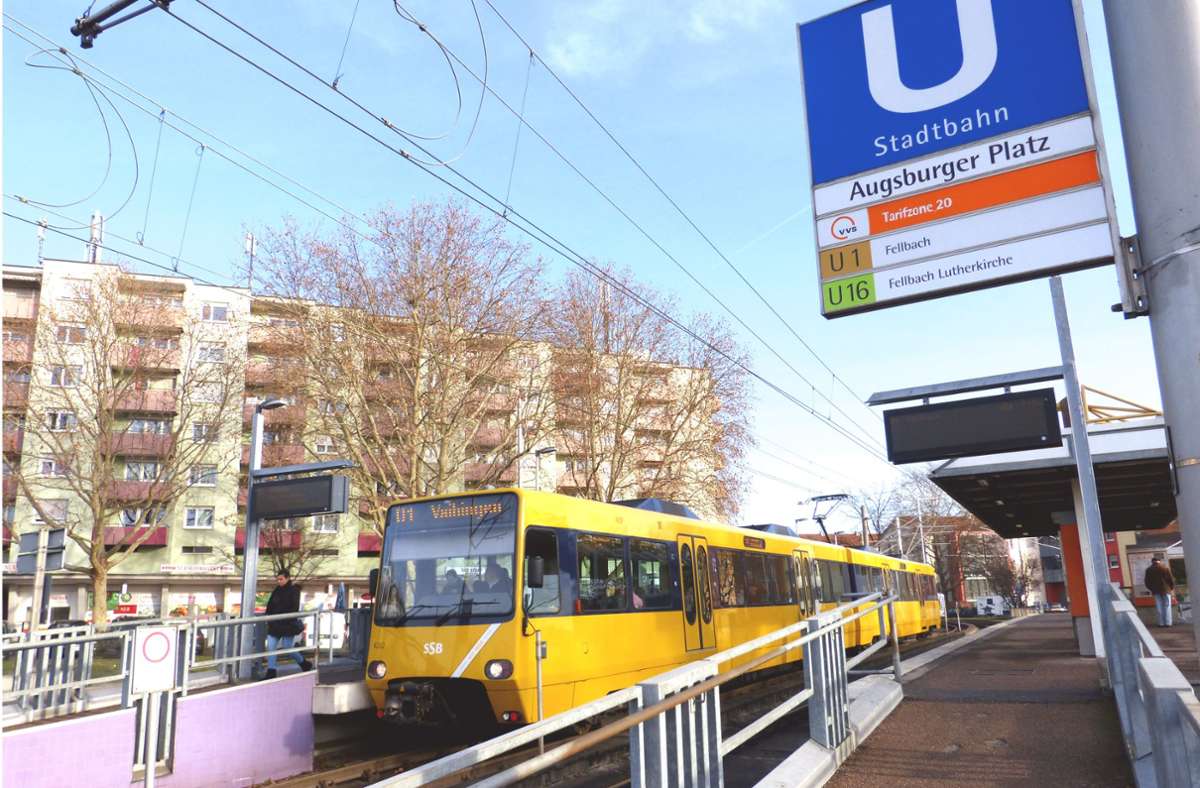 Die SSB-Haltestelle auf dem Augsburger Platz muss aus Platzmangel für einen längeren Hochbahnsteig aufgegeben werden. Foto: /Uli Nagel