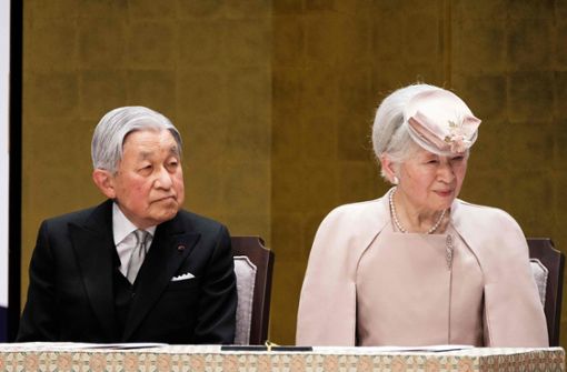 Ex-Kaiser Akihito und seine Frau Michiko. Foto: AFP