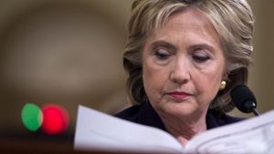 Kurz vor der US-Wahl gibt es im Umfeld von Hillary Clinton einen neuen E-Mail-Skandal Foto: EPA
