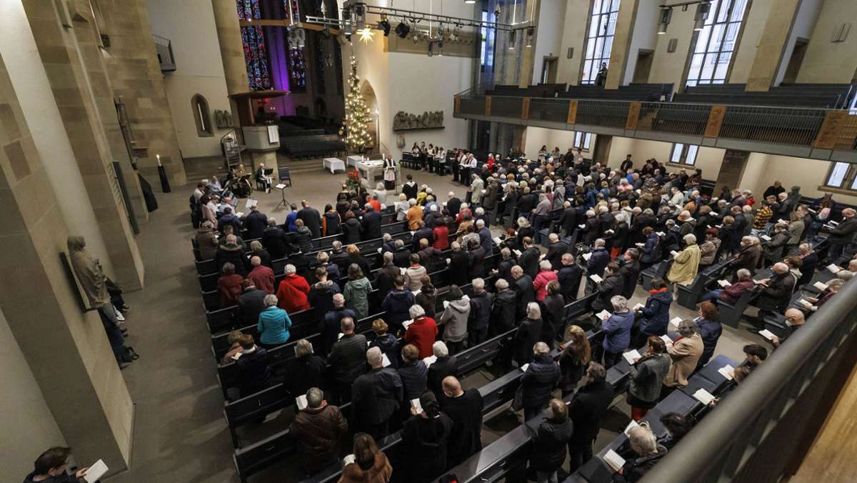 Stiftskirche in Stuttgart: Silvestergottesdienst im Zeichen des Krieges in der Ukraine