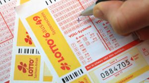 Lottogewinne verjähren jeweils drei Jahre nach Ablauf des Kalenderjahres, in dem gespielt wurde. Foto: dpa/Jens Wolf