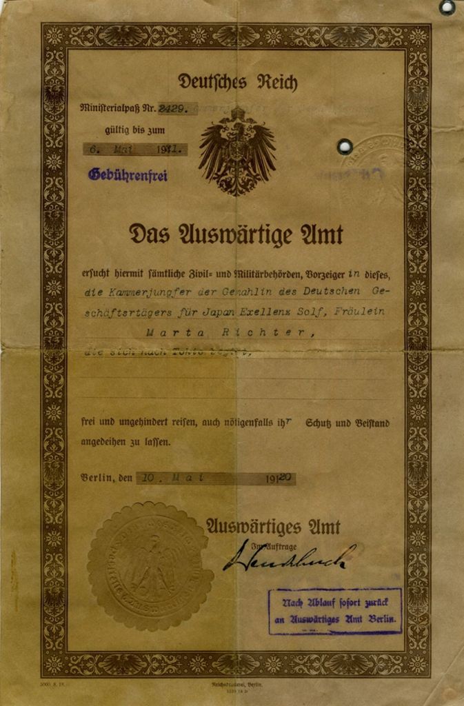 „Kammerjungfer der Gemahlin des deutschen Geschäftsträgers für Japan Exzellenz Solf“: Marta Richters Ministerialpass aus dem Jahr 1920.