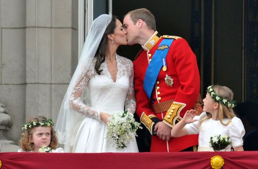 Herzogin Kate und Prinz William feiern 2017 die Zuckerhochzeit. Weitere prominente Hochzeitspaare mit ungewöhnlichen Ehejubiläen zeigt die Bilderstrecke. Foto: dpa