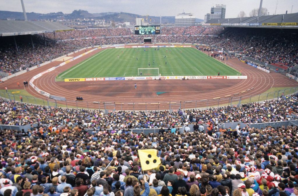 Das Neckarstadion – heute Mercedes-Benz-Arena – im Jahr 1991. Immer wieder war es Spielstätte für Länderspiele.