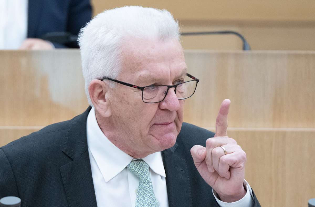 Kretschmann verteidigt sein Vorgehen im Landtag. Foto: dpa/Bernd Weißbrod