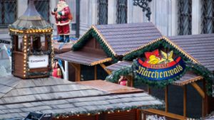 In München wird der Weihnachtsmarkt bereits aufgebaut – auch hier sind die Coronazahlen hoch. Foto: dpa/Sven Hoppe