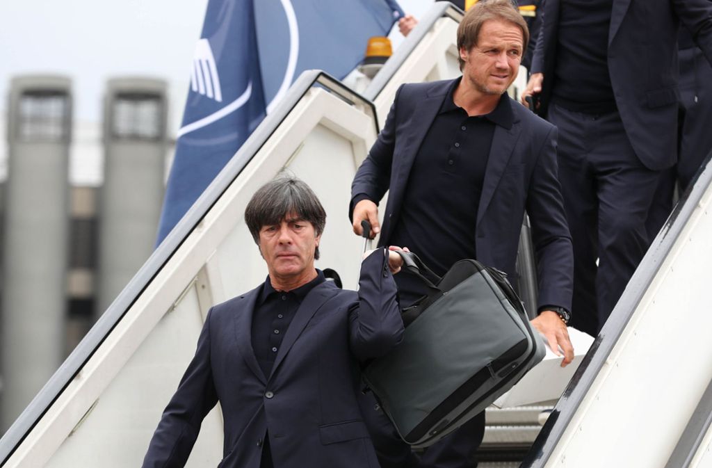 Die DFB-Delegation um Bundestrainer Joachim Löw ist in Moskau gelandet.