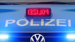 Die Polizei musste sich um einen Unfall auf der Autobahn kümmern. Foto: dpa/Roland Weihrauch