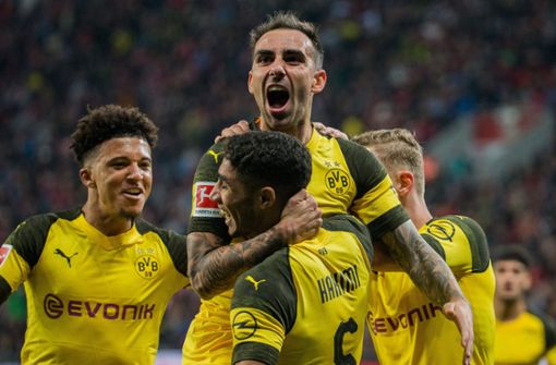 Dortmund feiert den Sieg – und die Tabellenspitze. Foto: dpa