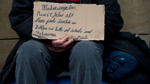 Zehntausende Menschen in Baden-Württemberg haben keine eigene Wohnung, sie leben in sozialen Einrichtungen oder auf der Straße (Symbolbild). Foto: dpa/Marijan Murat