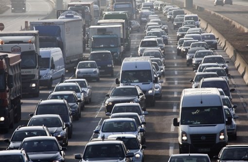 Die Osterferien stehen ins Haus und mit ihnen wieder viel Verkehr auf den Autobahnen. (Symbolfoto) Foto: dpa