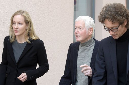 Gemeinsam auf dem Weg zum Gericht: Anton Schlecker zwischen seinen Kindern Meike und Lars Foto: dpa