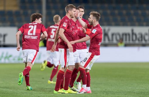 Alexandru Maxim schießt den VfB Stuttgart gegen Arminia Bielefeld zurück ins Spiel Simon Terodde trifft zur zwischenzeitlichen Führung. Foto: dpa