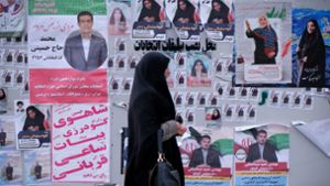 Wahlplakate in Teheran. Am Freitag wählt der Iran ein neues Parlament und den Expertenrat. Foto: Rouzbeh Fouladi/ZUMA Press Wire/dpa