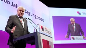 Bundesinnenminister Horst Seehofer will sich von CSU-Chef Söder nicht abservieren lassen. Foto: dpa/Henning Kaiser