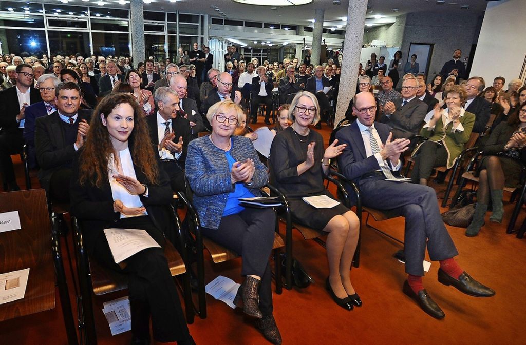 Applaus für die Musik (vorne von links): Sandra Richter, Theresia Bauer, Sigrid Bias-Engels und Peter-André Alt.