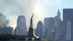 Rauchschwaden und Aschewolken zogen am 11. September 2001 durch New York City: Zwei Flugzeuge hatten das World Trade Center zum Einsturz gebracht. Foto: AFP