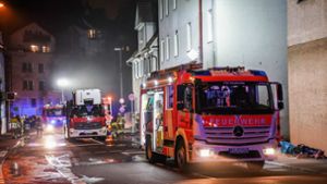 Küchenbrand in Mehrfamilienhaus - Vier Verletzte