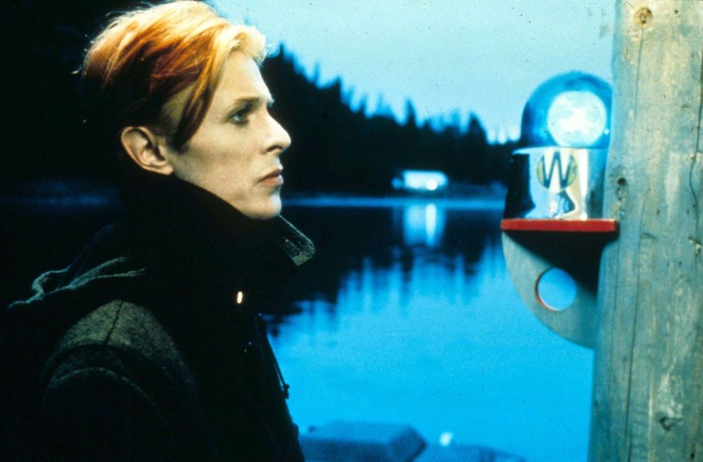 Newton (David Bowie) ist des Wassers wegen auf die Erde gekommen.