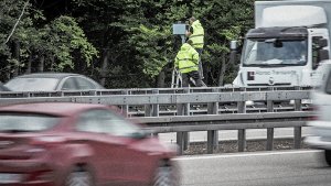 Autobahn 8 zwischen Stuttgart und Leonberg: An den neuen Geräten wird schon gebastelt Foto: Leif Piechowski