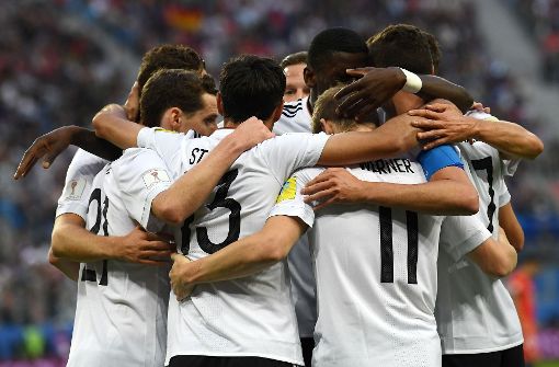 Die Deutschen freuen sich über ihren Sieg beim Confed Cup. Foto: AFP
