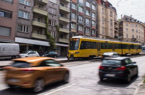 Luftreinhaltung in Stuttgart: Die Landesregierung will in den neuen Plan bislang noch nicht definierte Ausbaumaßnahmen für den Nahverkehr aufnehmen. Foto: dpa