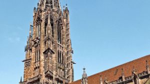 116 Meter hoch und unstrittig das Wahrzeichen Freiburgs: das Münster. Lange bleibt der   Turm aber nicht „nackt“, in drei Jahren wird  das nächste Gerüst errichtet. Foto: Siebold