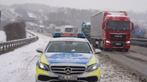 Nach dem Unfall kam es zu einem langen Stau auf der A81. Foto: Andreas Rosar/Fotoagentur-Stuttgart