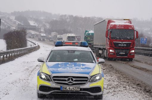 Nach dem Unfall kam es zu einem langen Stau auf der A81. Foto: Andreas Rosar/Fotoagentur-Stuttgart